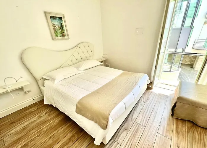 Essence Domus Sandalo